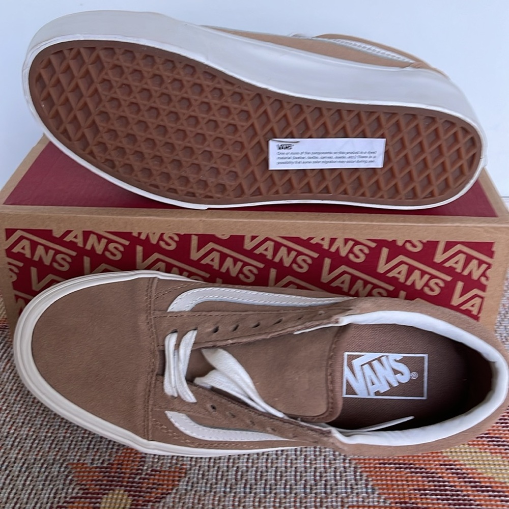 Vans WMNS Old Skool Stacked Soft Suede Burro/True White 
VN0A7Q5MB69
Platforms - Picture 3 of 16